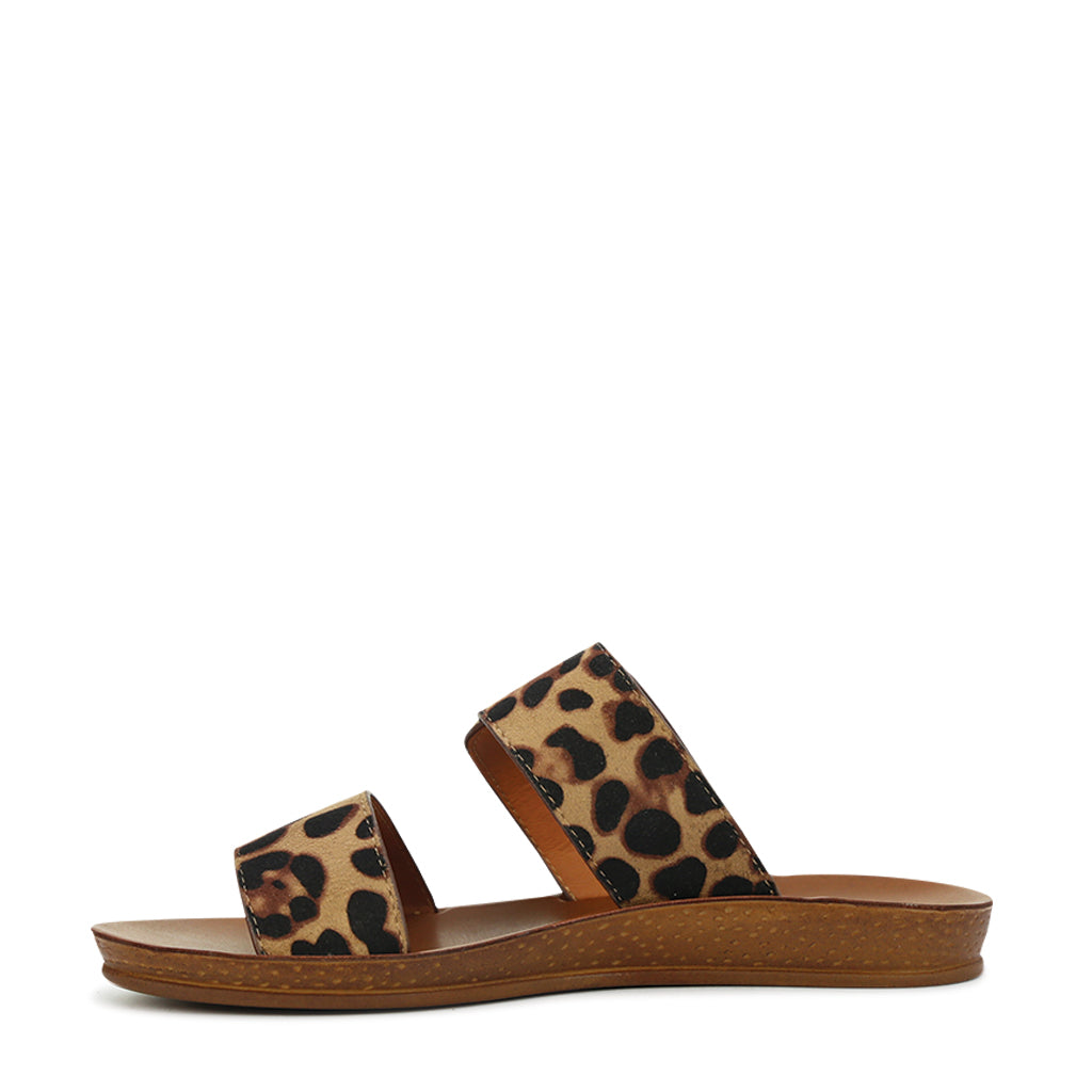 Los Cabos Doti Leopard flats featuring a leopard print pattern and a comfortable slip-on design for stylish everyday wear.