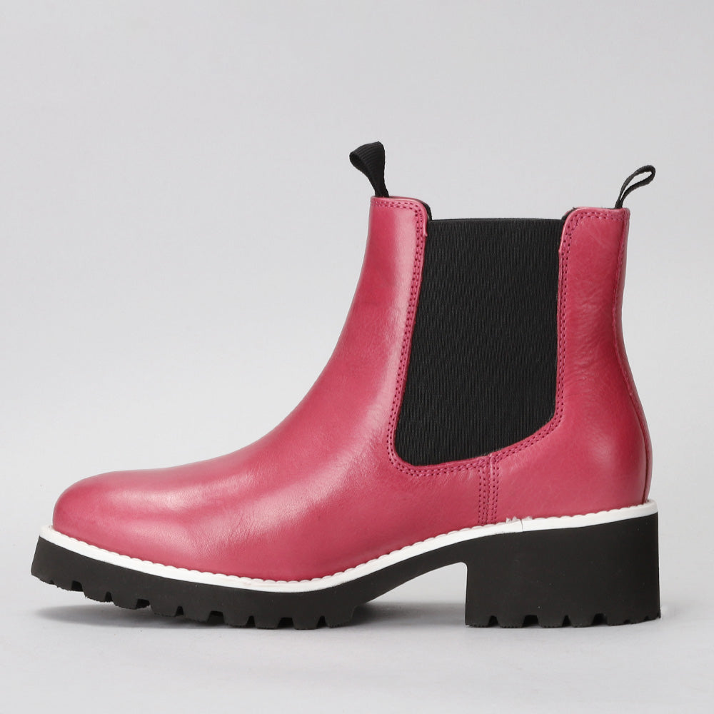 Le Sansa Elby hot pink boots with a sleek design, featuring a pointed toe and stylish ankle height.