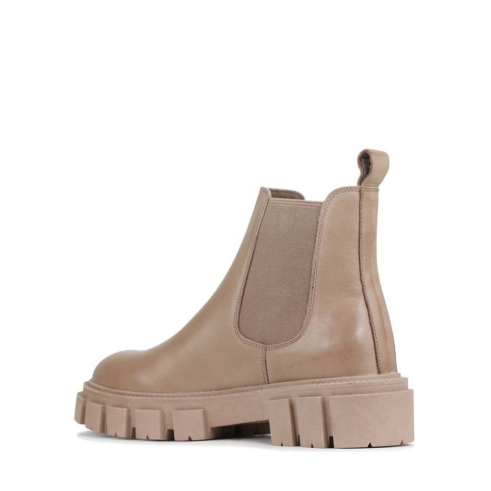 Eos Fea taupe boots featuring a stylish ankle design, leather material, and cozy interior, perfect for casual wear.