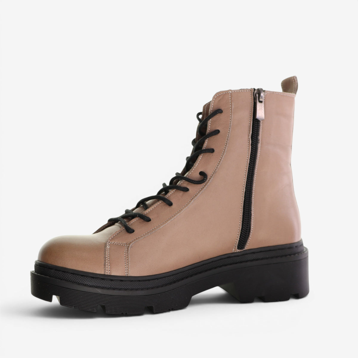 Le Sansa Radiant Hat boots with stylish design, featuring sleek leather and detailed craftsmanship, perfect for fashionable footwear.