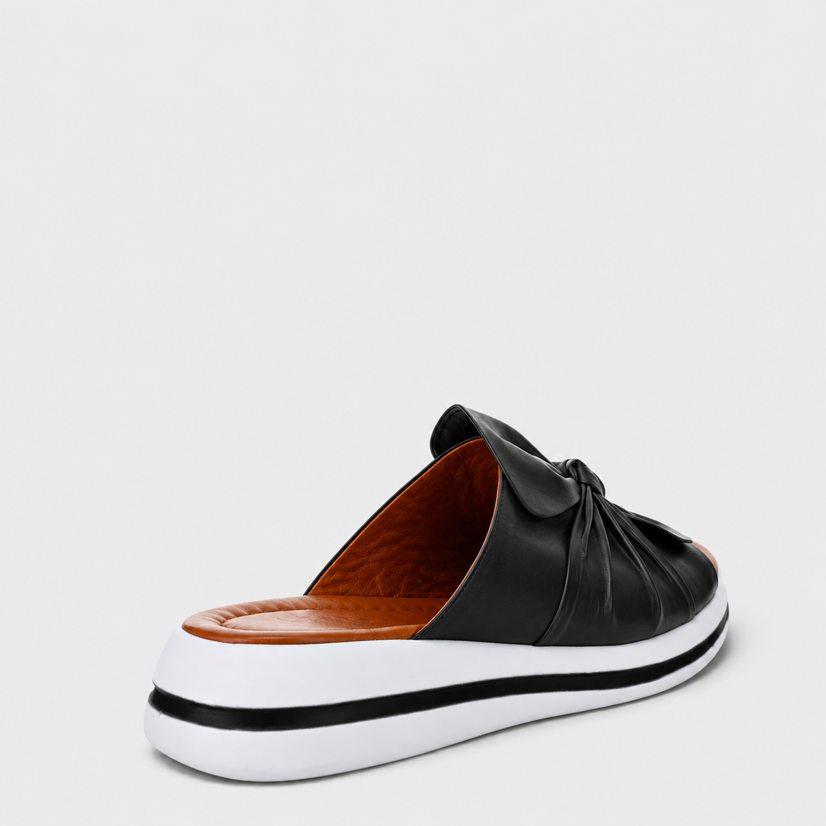 Black Le Sansa flats, stylish and comfortable women's shoes, featuring a sleek design perfect for casual or dressy occasions.