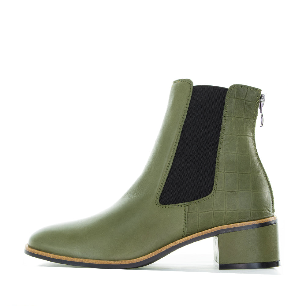 Le Sansa Remton olive boots with ankle-high design and stylish laces, featuring a sleek, modern look in olive green.