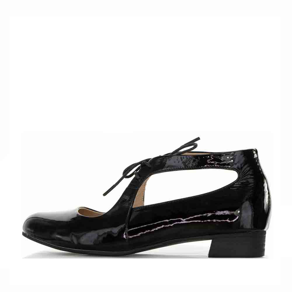Black LE SANSA BOSS patent sandals with sleek straps, stylish design, and open-toe style, perfect for casual or dressy occasions.