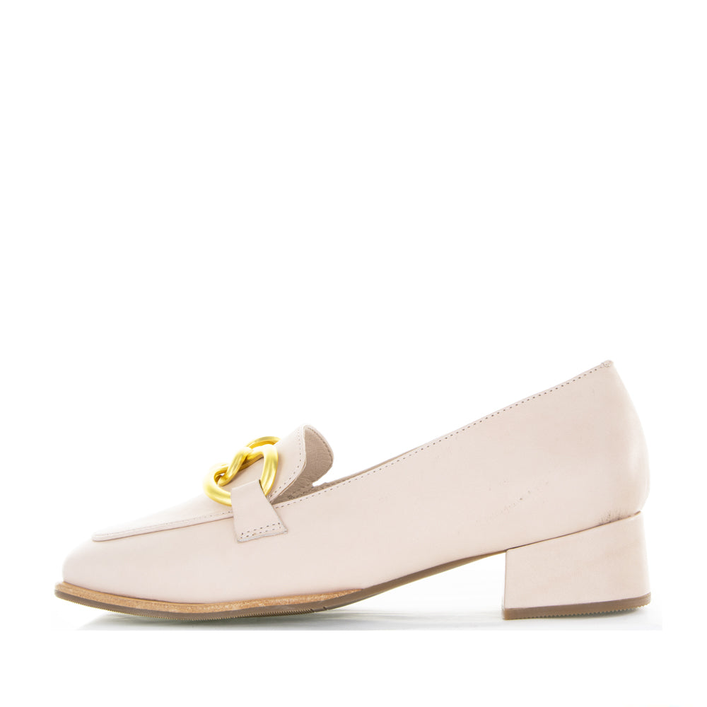 Le Sansa Dorset Blush casual shoes in soft blush pink with a comfortable design and stylish appearance.