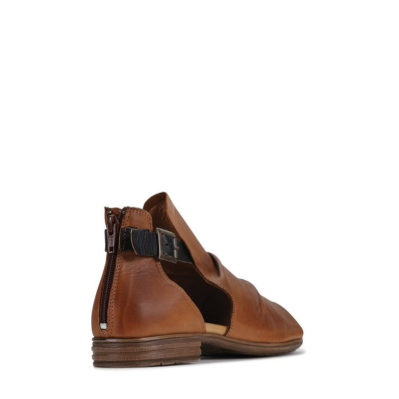 EOS ILOSIA NAVY TAN - Zeke Collection