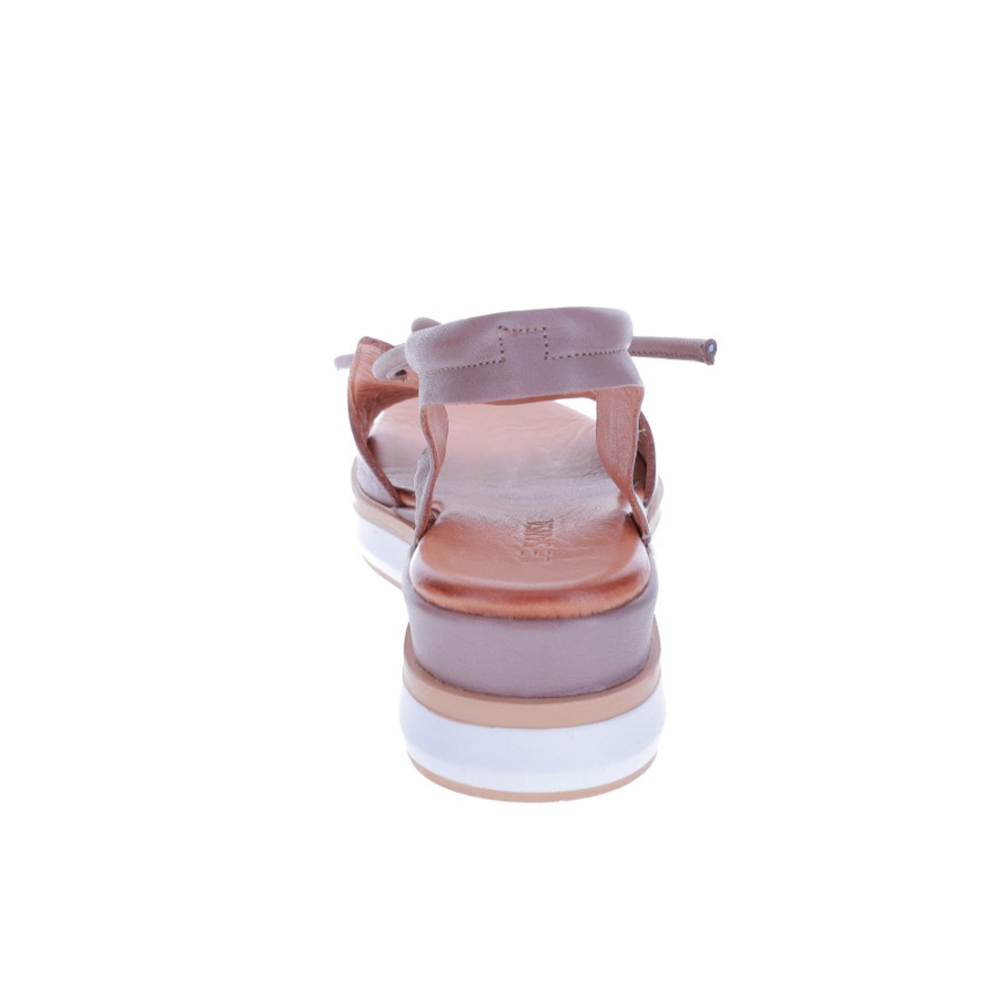 Le Sansa Hide Hat sandals with tan leather straps and open toe design, showcasing casual summer footwear style.