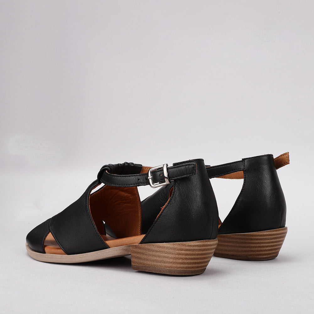 Le Sansa Digby black sandals with open toe and ankle strap, stylish and comfortable footwear for casual wear.