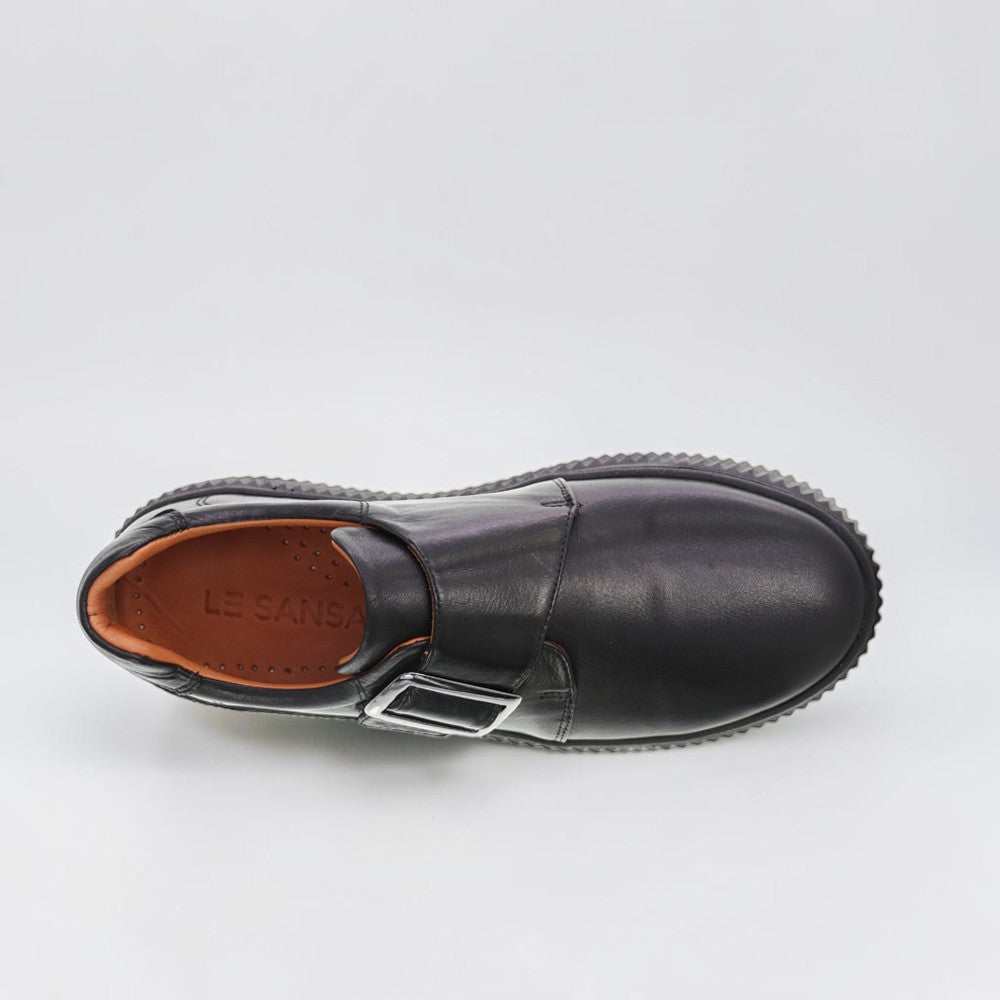 Black Le Sansa Philia sneakers with sleek design and white sole, displayed on a plain background.