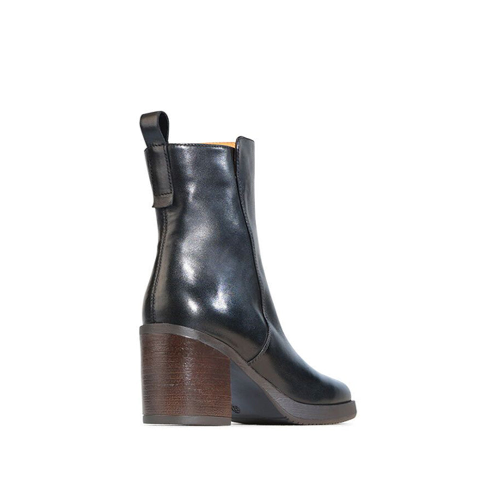 Eos Katt Black boots with sleek design and ankle height, featuring smooth black leather and stylish stitching details.