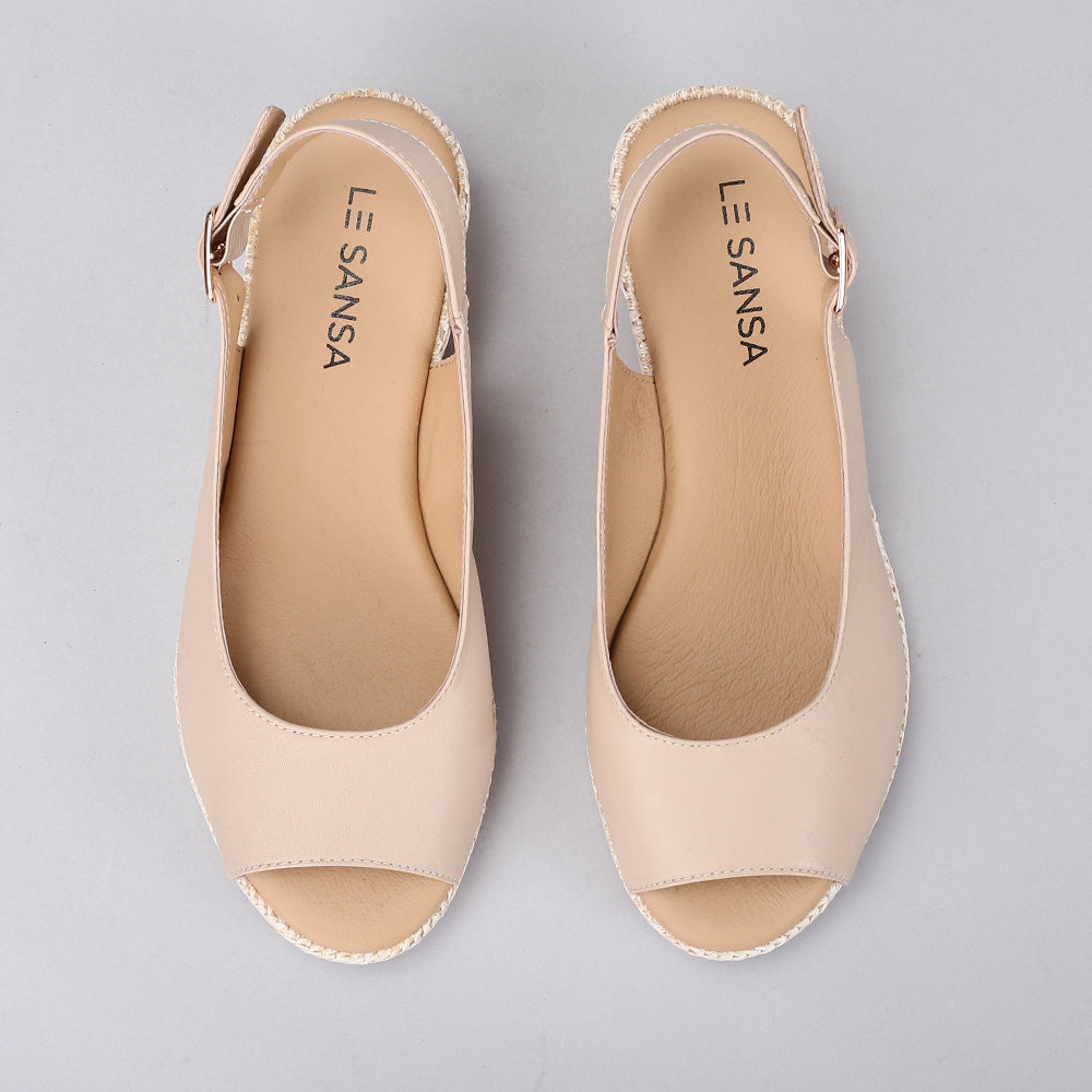 Le Sansa Petunia beige sandals with open toe design and ankle strap for casual, stylish summer footwear.