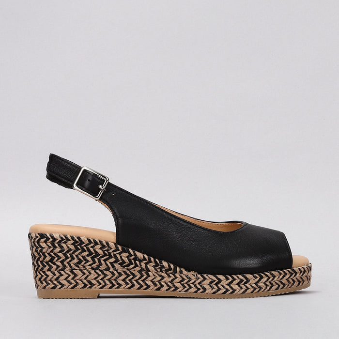 Le Sansa Dove Black sandals featuring minimalist black straps and flat sole, stylish and comfortable footwear for everyday wear.