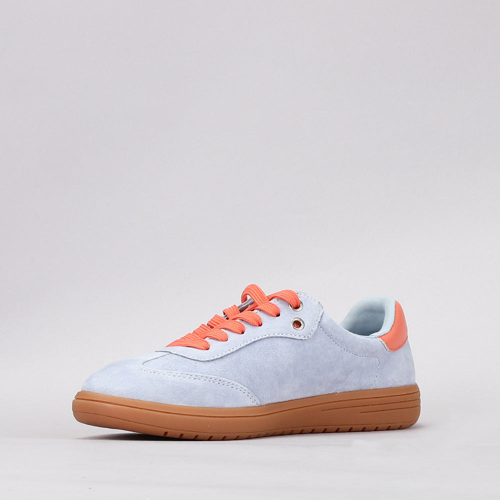 Le Sansa Juno sneakers in pale blue and orange with stylish design, featuring laces and a comfortable sole.