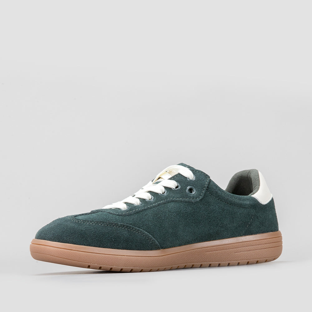 Le Sansa Juno sneakers in green suede with stylish design, featuring a sleek silhouette and comfortable fit.