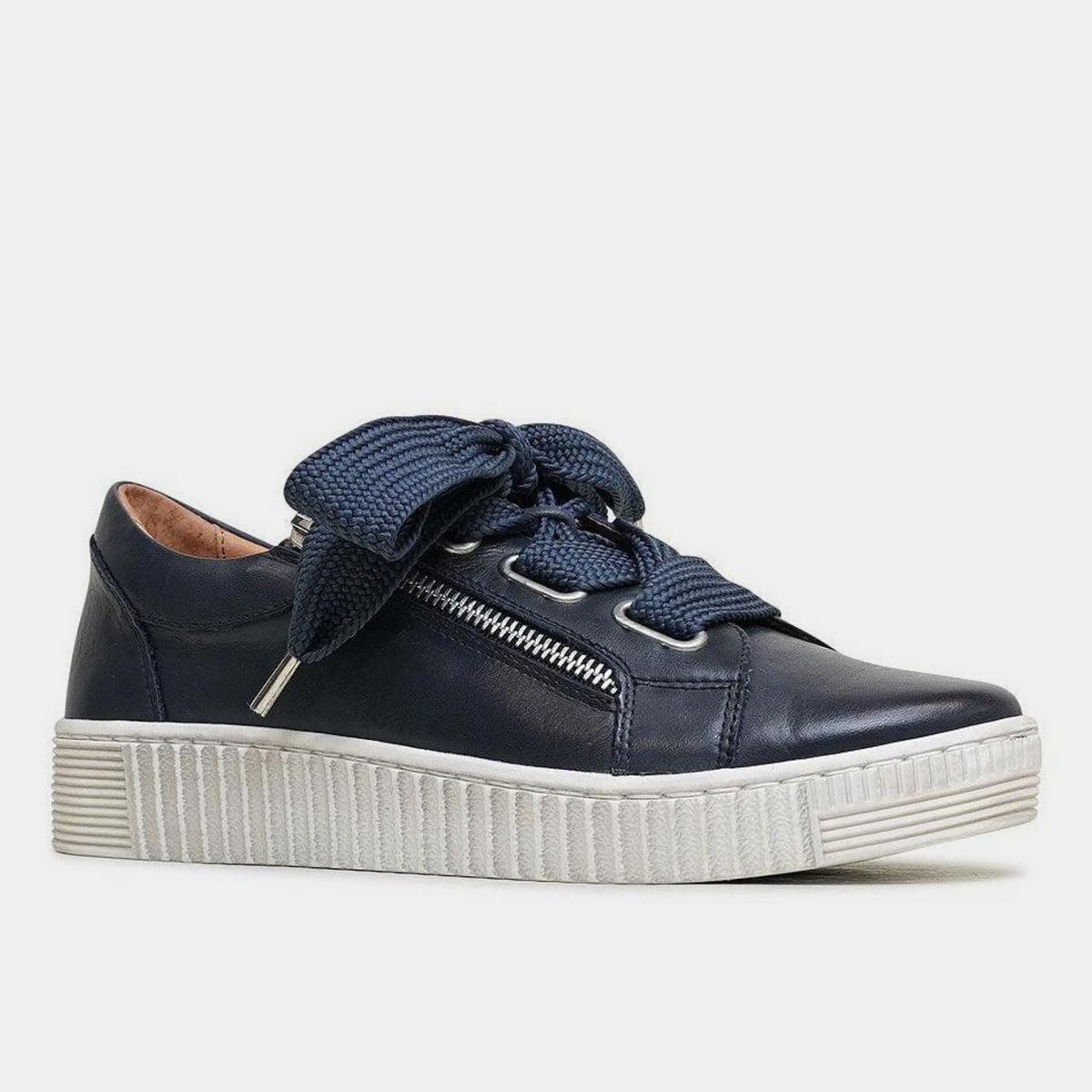 Eos Jovi Navy sneakers with stylish navy blue design and comfortable laces, perfect for casual wear.