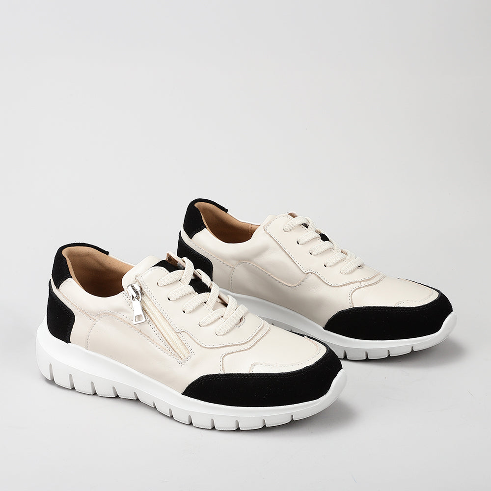 Black Le Sansa Ryder sneakers with sleek design and white sole, showcasing the stylish and comfortable footwear.