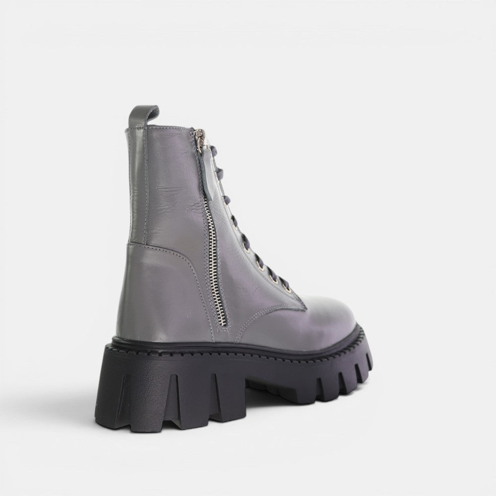 Le Sansa Sansa Roady Cement sneaker showing beige cement-colored leather upper and casual athletic design.