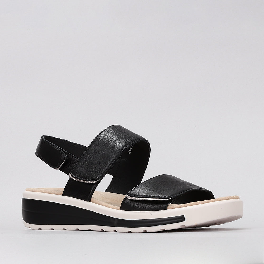 Naked Arches Hanza Black sandals featuring black straps and cushioned footbed, designed for comfort and casual wear.