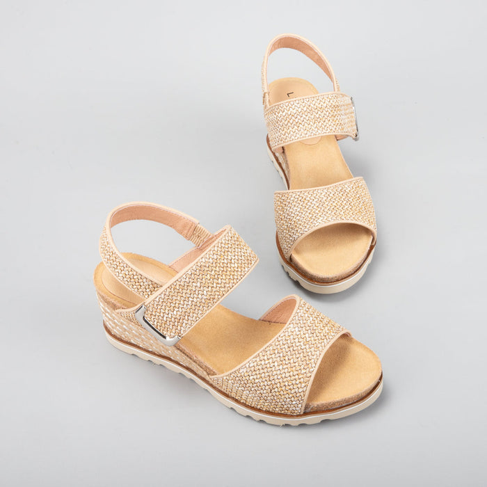 Le Sansa Evita beige raffia sandals with open toe and ankle strap, featuring woven raffia design and flat sole.
