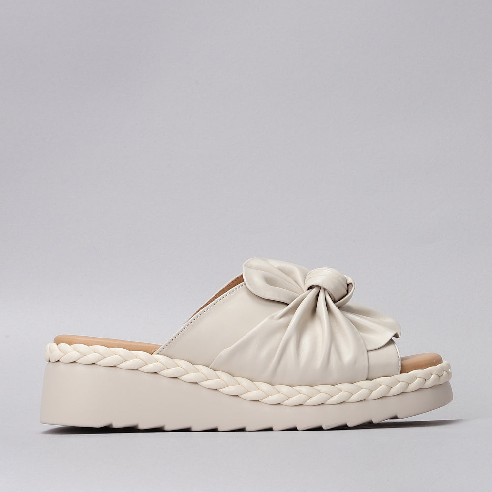 Le Sansa Sansa Eudore Cream slip-on shoes in soft fabric with stylish design and neutral color.