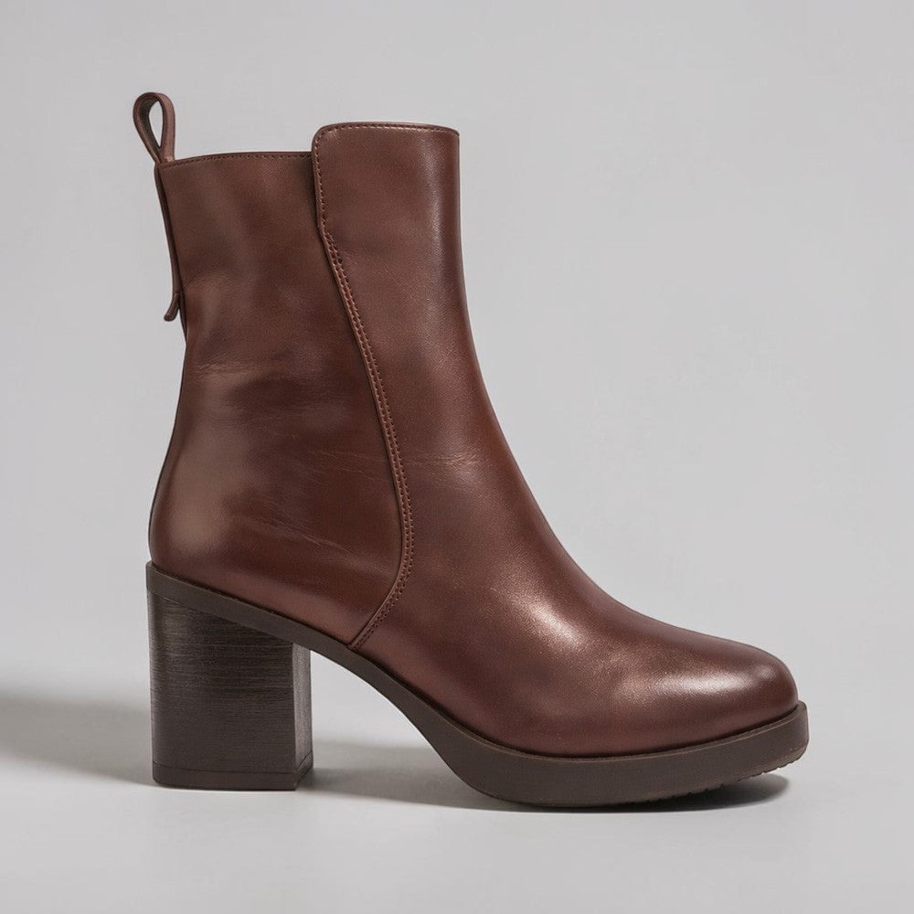 EOS Katt Chestnut boots showing brown leather construction with ankle height and lace-up design.