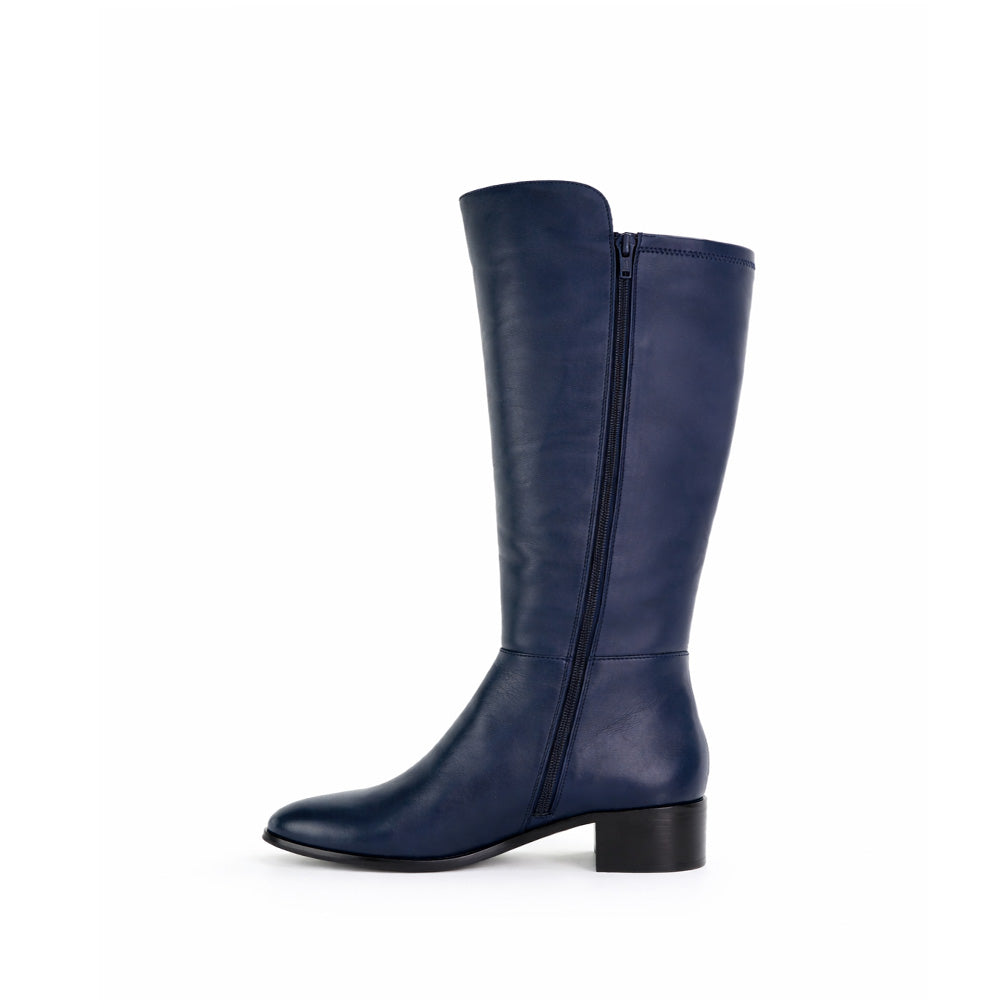 Le Sansa high navy leather boots with sleek design and pointed toes, stylish and versatile for various outfits.