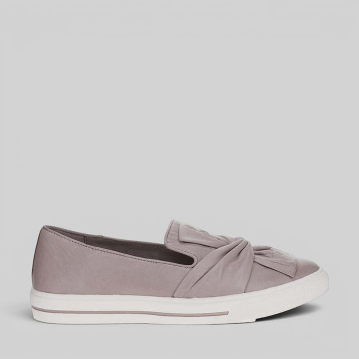 Le Sansa Izzy silver grey slip-on shoes with a sleek design and comfortable fit, perfect for casual and everyday wear.
