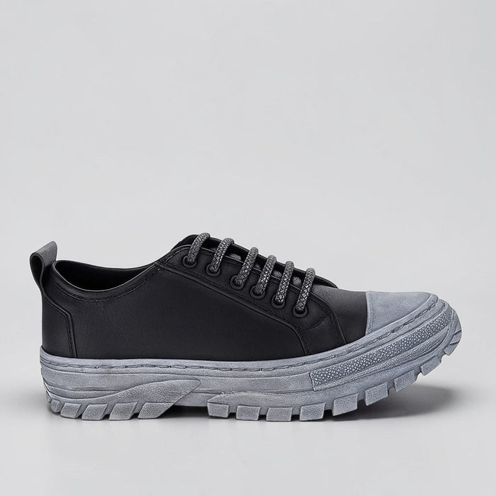 Le Sansa Rocky Black sneakers featuring sleek black design and stylish laces, ideal for casual and sporty outfits.