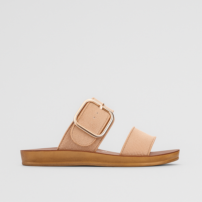 Los Cabos Dotí caramel raffia flats with woven design and slip-on style, ideal for casual summer wear.