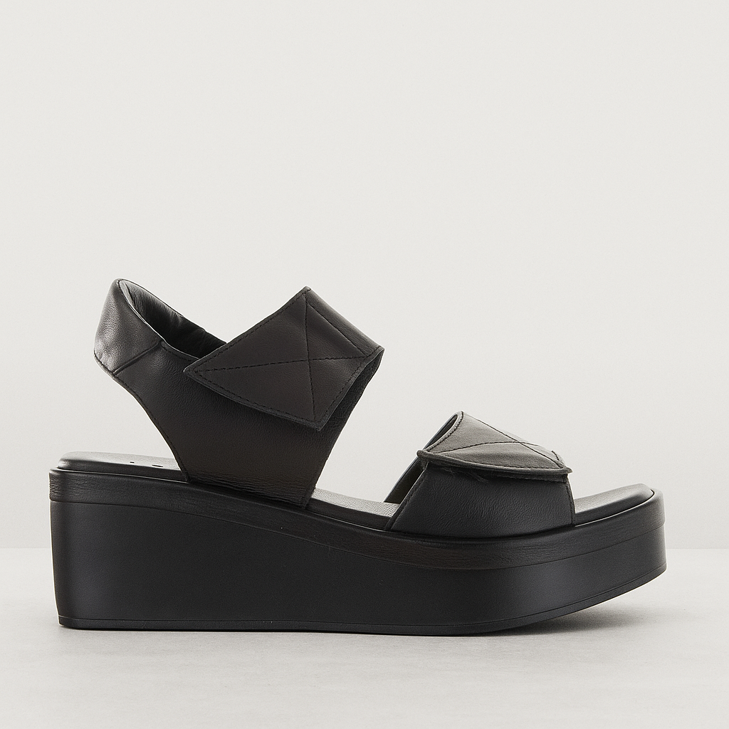 Le Sansa Tristen black platform sandals with chunky heel and open toe, stylish footwear for casual or dressy occasions.