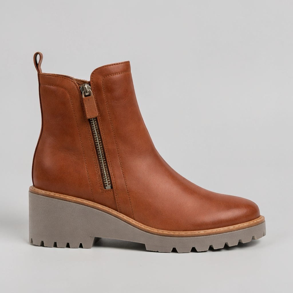 Eos Parson Brandy boots in tan leather with lace-up design and rugged sole, stylish footwear for casual wear.