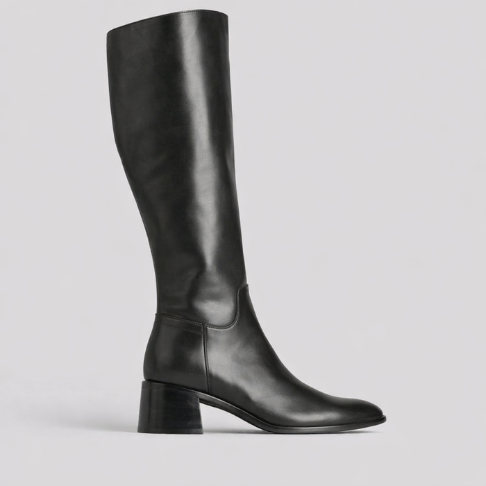 Eos Wyoming Black high boots with a sleek design, durable black leather, and stylish ankle-length silhouette.
