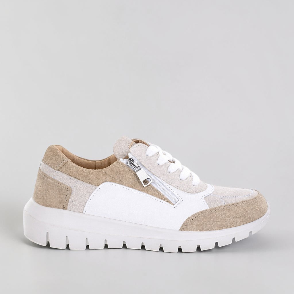 White blush LE SANSA Ryder sneakers featuring sleek design and comfortable fit, ideal for casual wear.