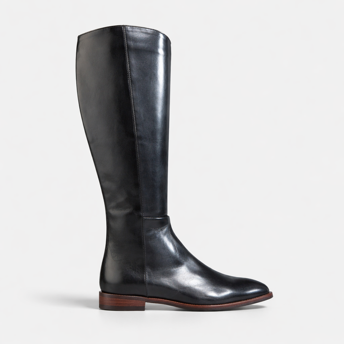 Eos Pheodora Black high boots with sleek design and knee-high length, featuring smooth black leather and stylish stitching details.