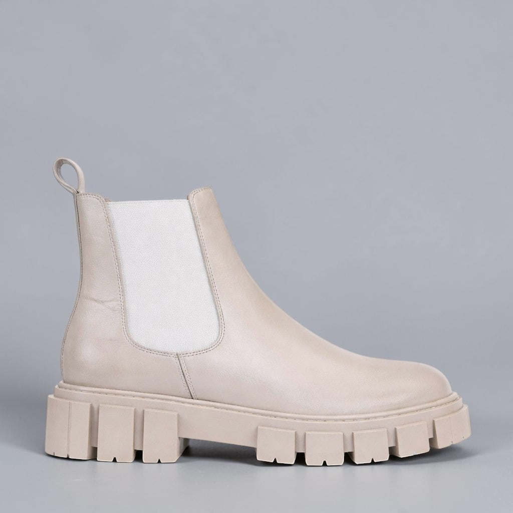EOS FEA STONE boots, stylish footwear with a textured design, featuring a sleek silhouette and modern details.