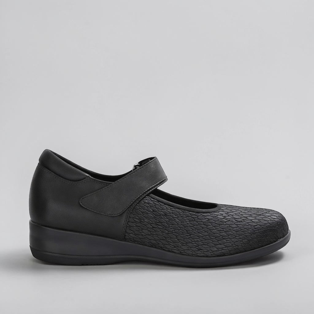 Naked Arches Yaser Black casual shoes with sleek black design and comfortable fit, shown on a plain background.