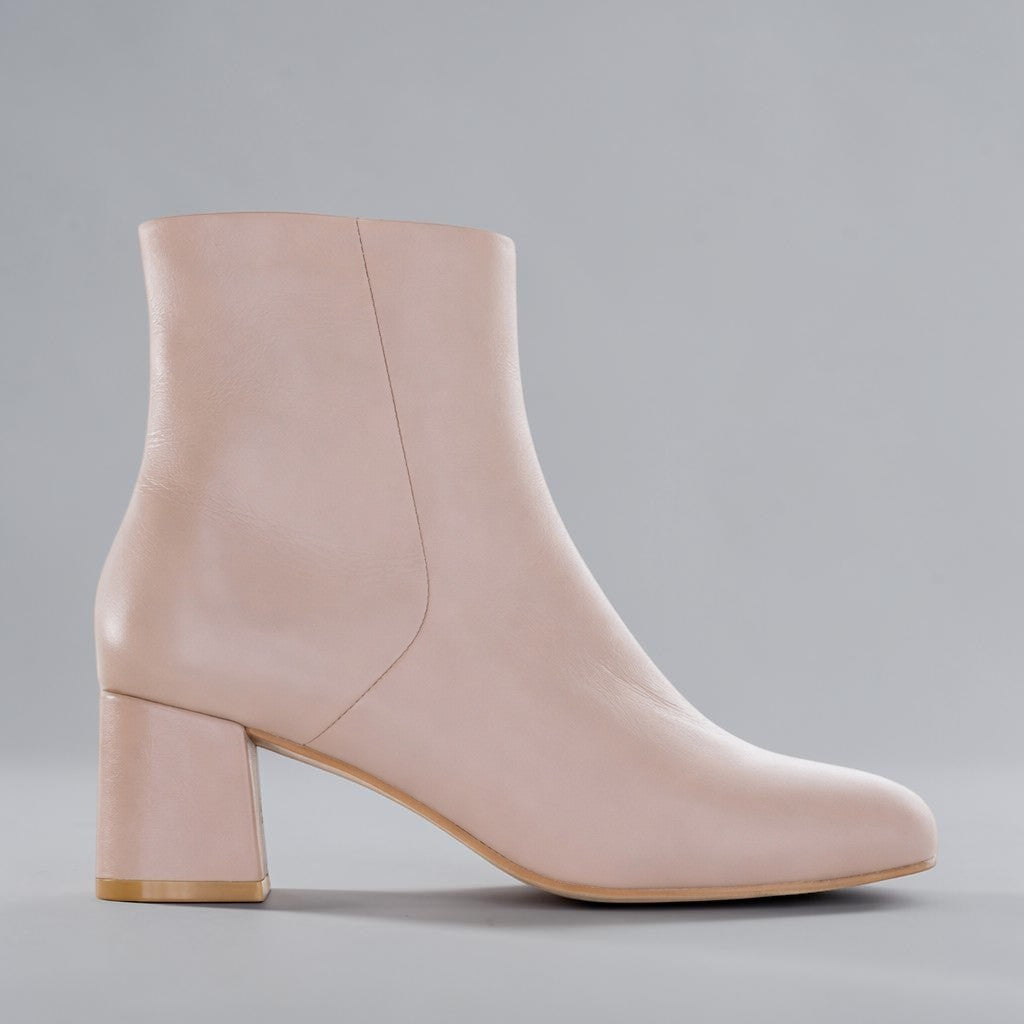 LE SANSA Rocket taupe boots with sleek leather design and ankle-high style, perfect for casual or stylish outfits.