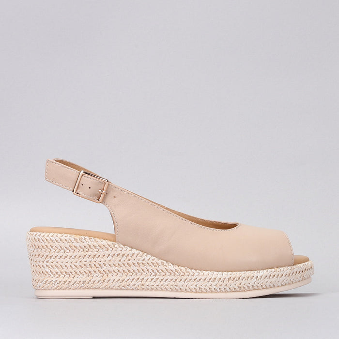 Le Sansa Petunia beige sandals with open toe design and ankle strap, casual footwear for warm weather.