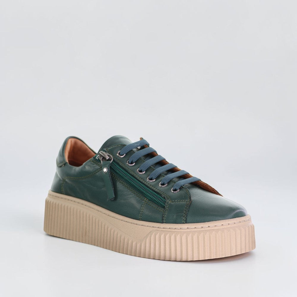 Le Sansa Palmer Olive sneakers featuring a sleek design with olive green and neutral accents, perfect for casual wear.