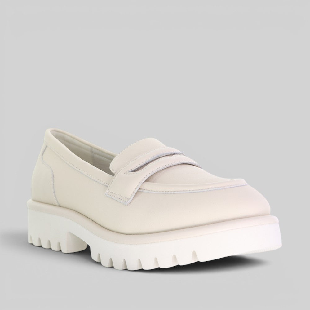 Le Sansa Bow Nude Leather Loafers, stylish slip-on footwear with a bow detail in soft nude leather, perfect for casual or dressy wear.