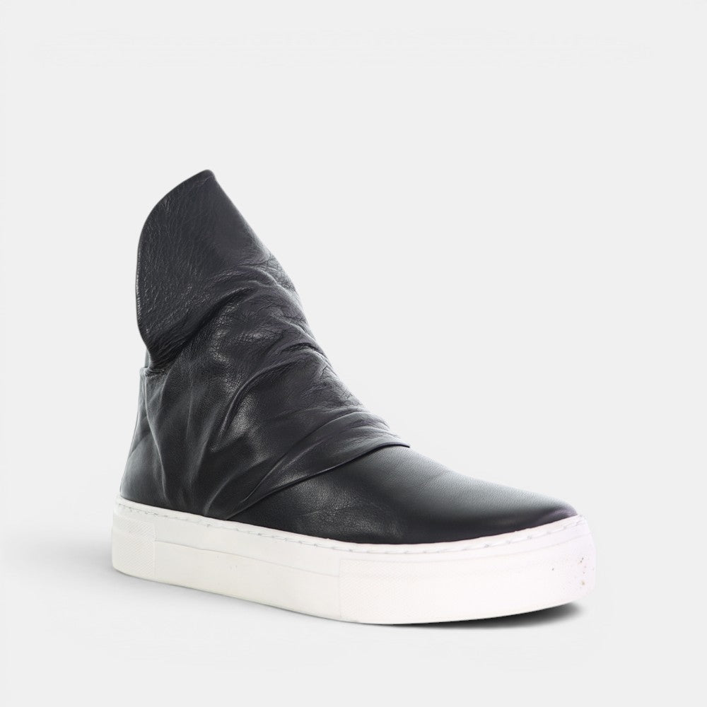 Le Sansa Sophia black boots with sleek leather design, rounded toe, and low block heel, perfect for stylish everyday wear.
