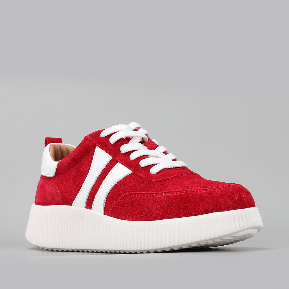 Le Sansa Comet red suede sneakers with white laces and rubber soles, showcasing stylish casual footwear.