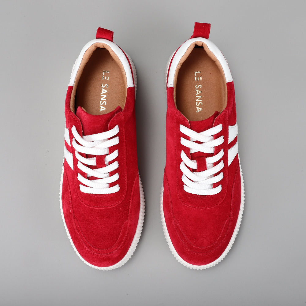Le Sansa Comet red suede sneakers with white soles, featuring a casual athletic design and stylish red suede material.