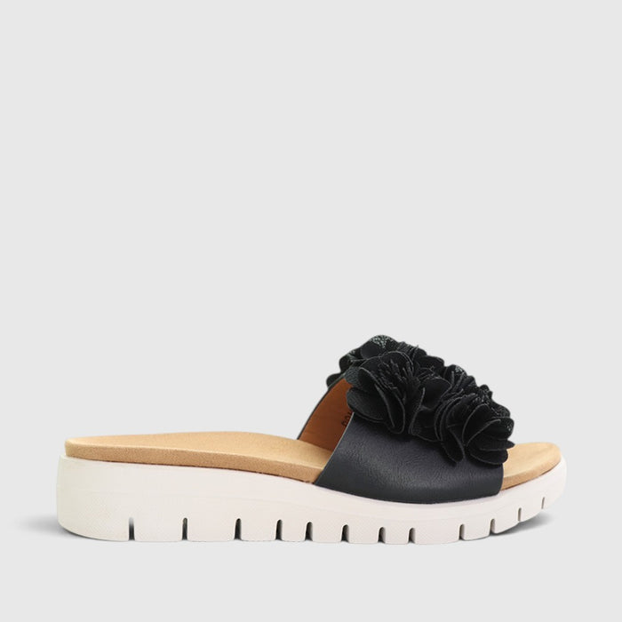 CC Resorts Domo Black slip-on shoes with a sleek design, featuring black fabric and comfortable slip-on style.
