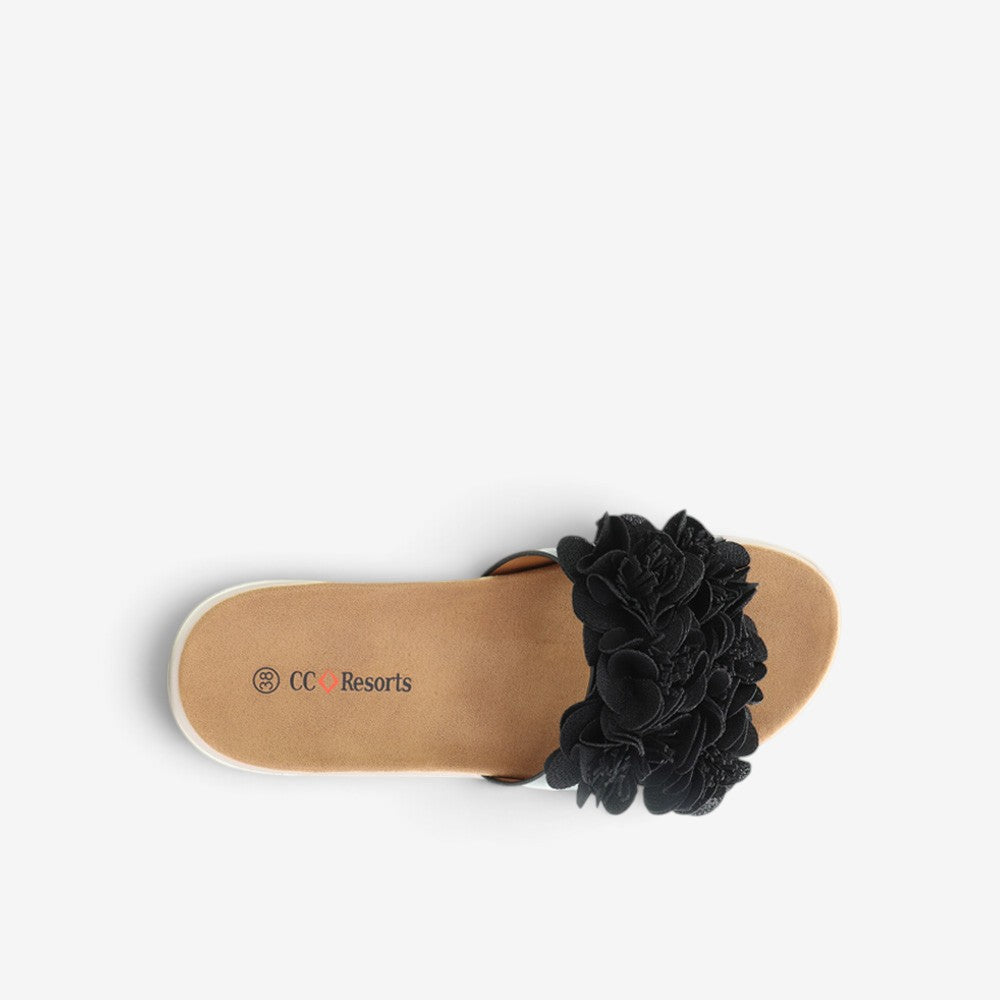 Black CC Resorts Domo slip-on shoes with a sleek design and comfortable fit, perfect for casual wear.