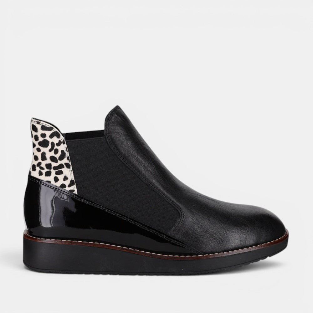 Black LE SANSA Rally Pony boots with sturdy leather design and ankle height, featuring detailed stitching and rugged sole.