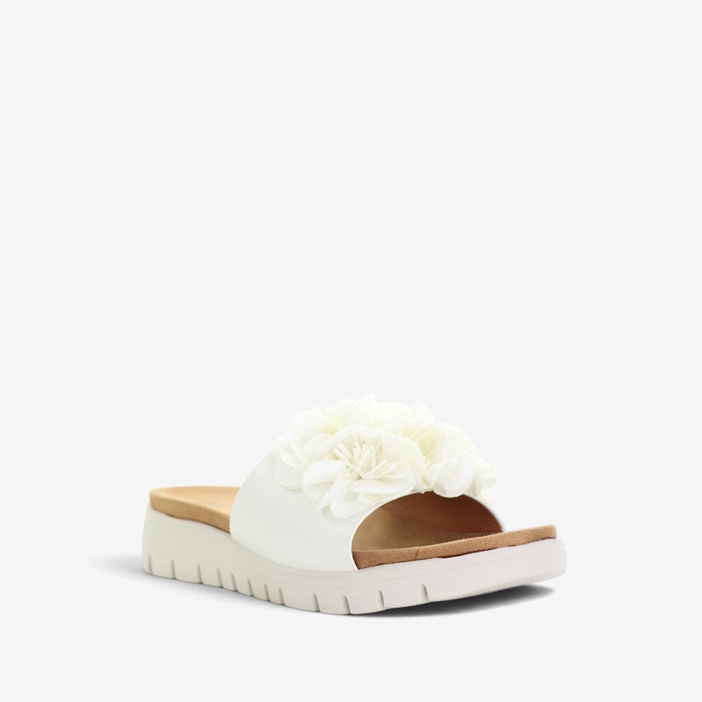 White CC Resorts Domo slip-on shoes with a casual design, featuring a comfortable fit and soft fabric upper.