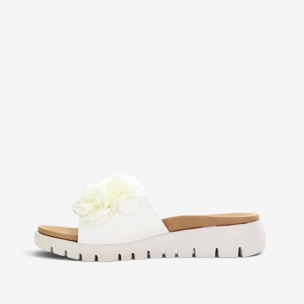 White CC Resorts Domo slip-on shoes with a sleek design for comfortable casual wear.