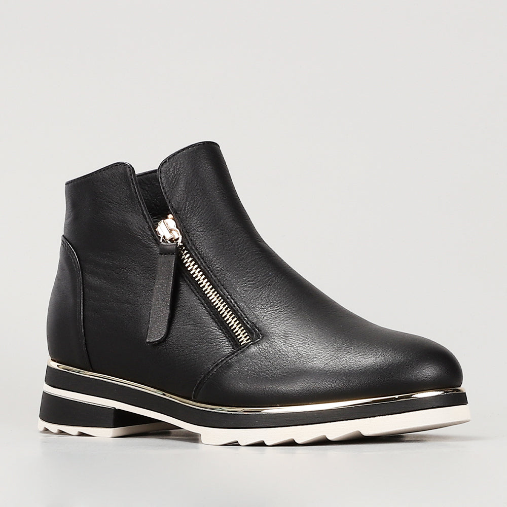 Le Sansa Basel black boots with sleek leather design and lace-up front, stylish footwear for casual and formal wear.