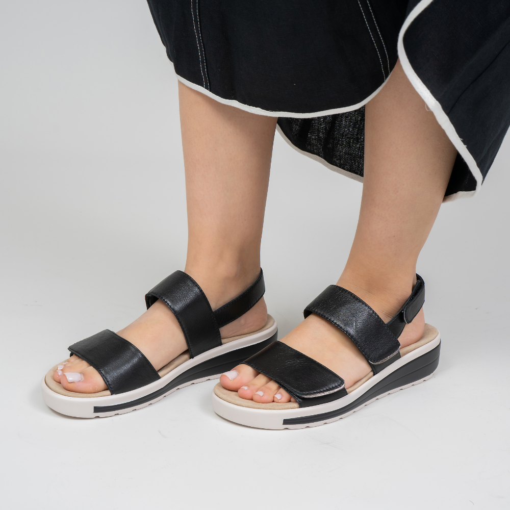 Naked Arches Hanza black sandals featuring open-toe design, adjustable straps, and cushioned footbed for comfort.