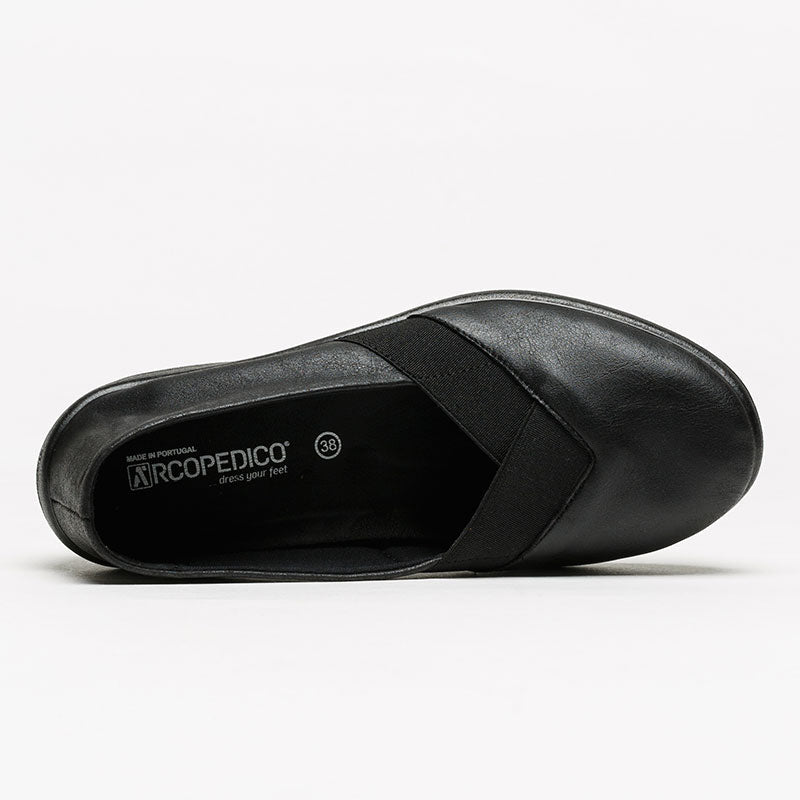 Black Arcopedico Acadia ballet flats with rounded toes and comfortable slip-on design, perfect for everyday wear.